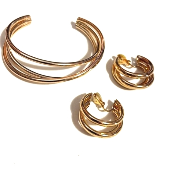 GEOMETRIC GOLD-TONE BRACELET AND MATCHING LEVERBACK EARRINGS SET - Picture 4 of 10
